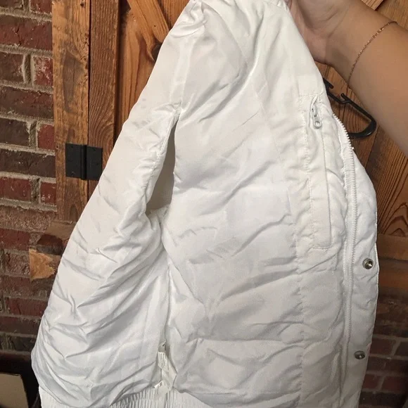 Fabletics Women's White Puffer Vest - Picture 6 of 8